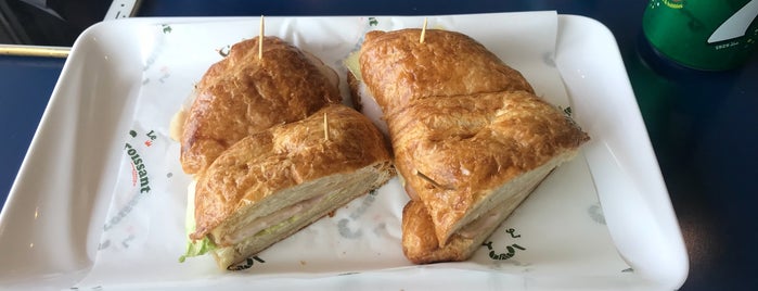 Le Croissant Shop is one of نيجيريا.