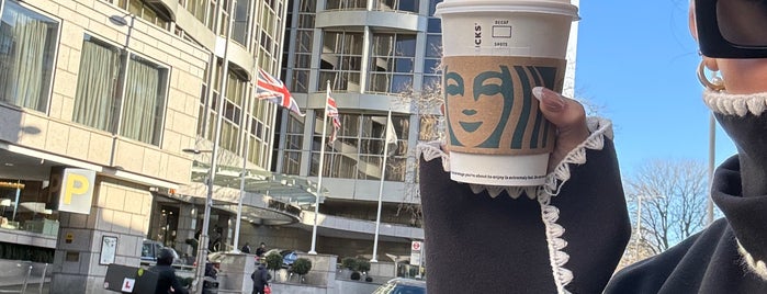Starbucks is one of Tempat yang Disukai Rich.