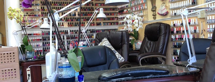 Bernal Heights Nail Care is one of Lugares favoritos de Sofiya.