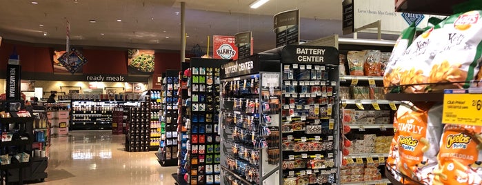 Safeway is one of Vihangさんのお気に入りスポット.