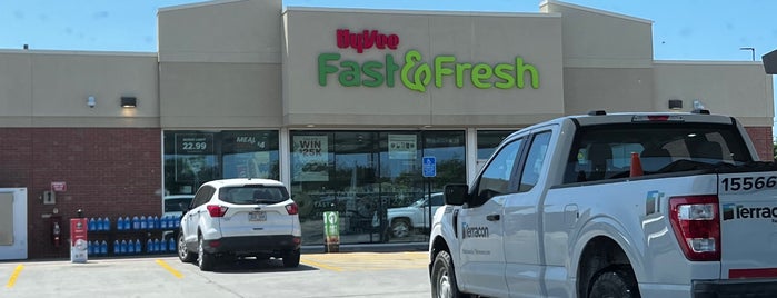 Hy-Vee Fast & Fresh is one of gas stations.