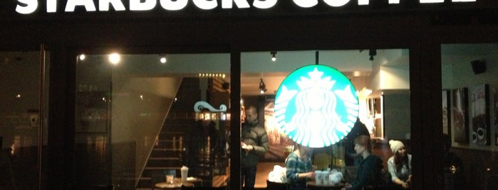 Starbucks is one of สถานที่ที่ Lou ถูกใจ.