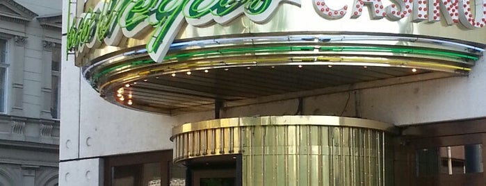 Las Vegas Casino is one of Lieux qui ont plu à Dilek.
