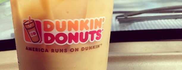 Dunkin' is one of Kyleさんのお気に入りスポット.