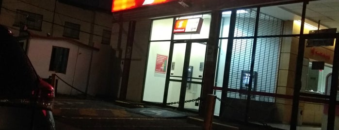 Scotiabank is one of gilさんのお気に入りスポット.