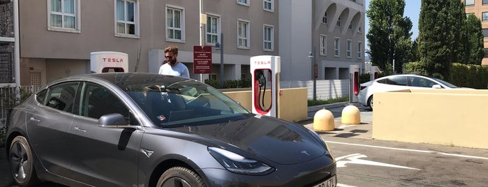 Tesla Supercharger Firenze is one of Tesla Superchargers in Italy.