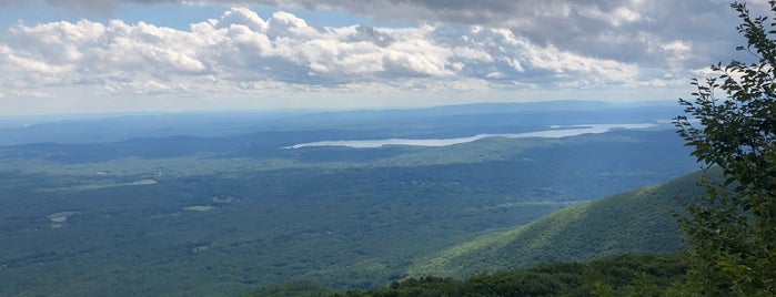 overlook mountain summit is one of Lieux qui ont plu à Swen.