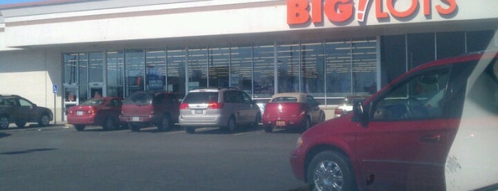 Big Lots is one of Locais curtidos por Kris.