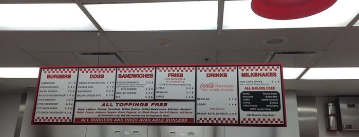 Five Guys is one of Natalieさんのお気に入りスポット.