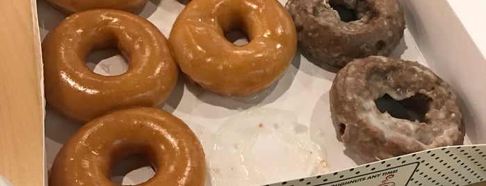 Krispy Kreme Doughnuts is one of Posti che sono piaciuti a Natalie.