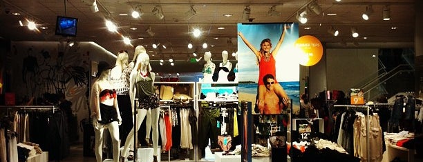 H&M is one of My favorite places to go :) ❤.