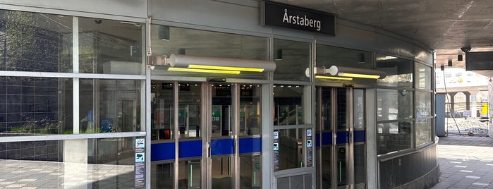 Årstaberg (J) is one of Åka pendeltåg.