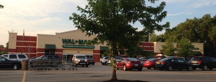 Walmart Neighborhood Market is one of Posti che sono piaciuti a Emyr.