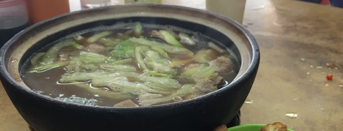 Ah Lang Bak Kut Teh 阿兰肉骨茶 is one of 中餐.
