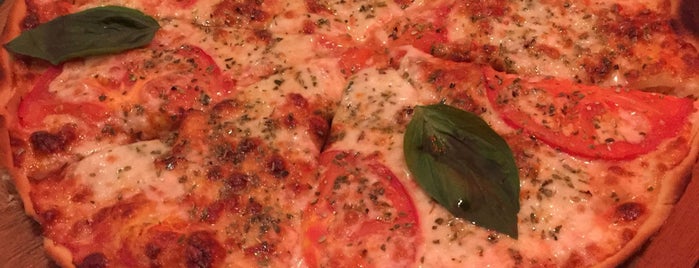 Pizza Napoli is one of สถานที่ที่ Huseyin ถูกใจ.