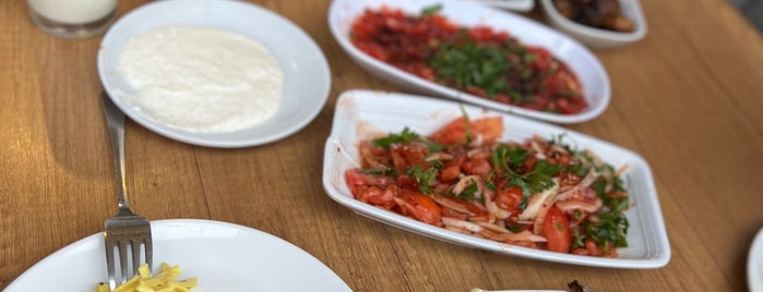 Kasrı Kervan Kebap is one of yemek.