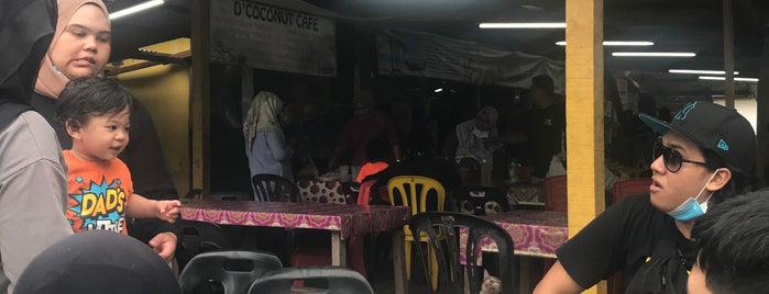 D'coconut Cafe is one of Tempat yang Disimpan ꌅꁲꉣꂑꌚꁴꁲ꒒.