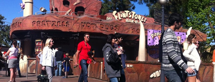 Flintstone's Bar-B-Q is one of สถานที่ที่ Anita ถูกใจ.