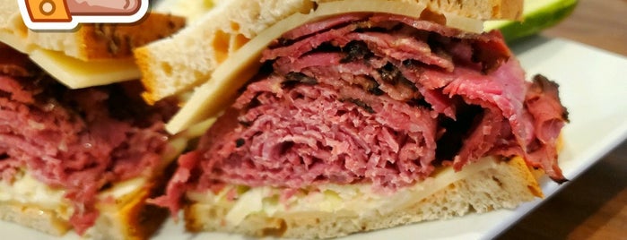 Cindi's New York Deli and Bakery is one of Dannyさんのお気に入りスポット.