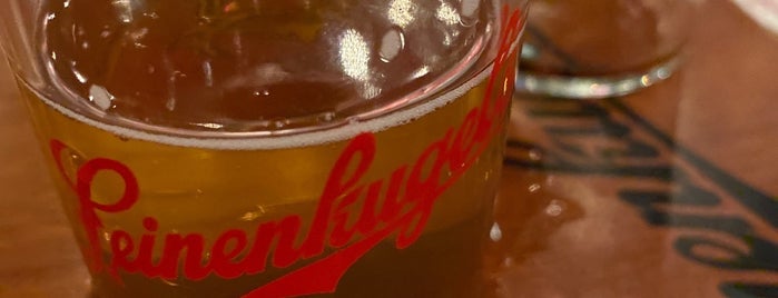 Leinenkugel's Kansas City is one of Lugares favoritos de Olivia.