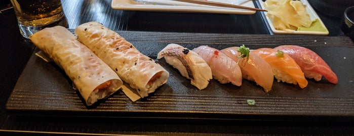 Kaviar Sushi Bar is one of Lugares favoritos de Raziq.