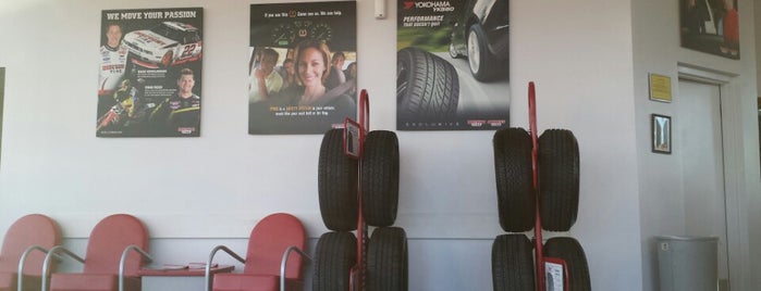 Discount Tire is one of Lets Travel Chick : понравившиеся места.