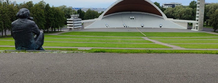 Tallinna lauluväljak is one of Orte, die Ernesto gefallen.