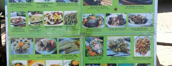 Royal Garden Restaurant is one of JOGJA - Makan dimana.