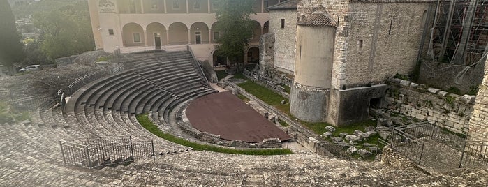 Teatro Romano is one of Mappa del Festival dei 2Mondi 2012.