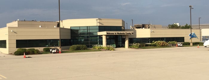 Waukesha County Airport (UES) is one of Tempat yang Disukai Michael.