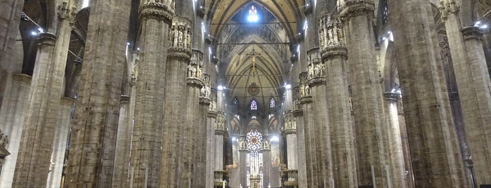 Piazza del Duomo is one of Tempat yang Disukai Ish.