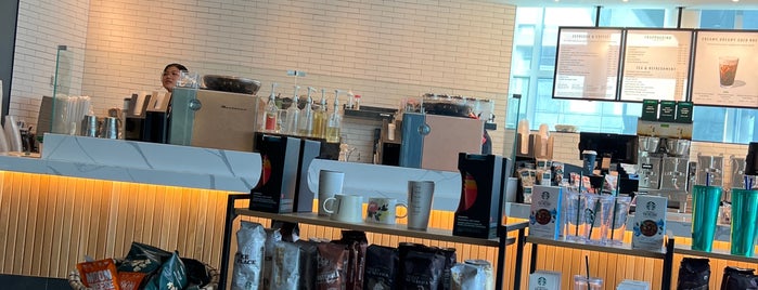 Starbucks is one of สถานที่ที่ Ernesto ถูกใจ.