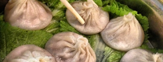 Deluxe Green Bo Restaurant is one of NYC Soup Dumplings (小笼包) Crawl.