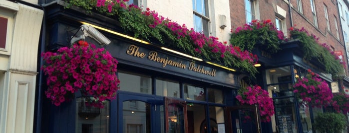The Benjamin Satchwell (Wetherspoon) is one of Carlさんのお気に入りスポット.