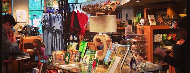 Museum Store is one of Olesyaさんの保存済みスポット.