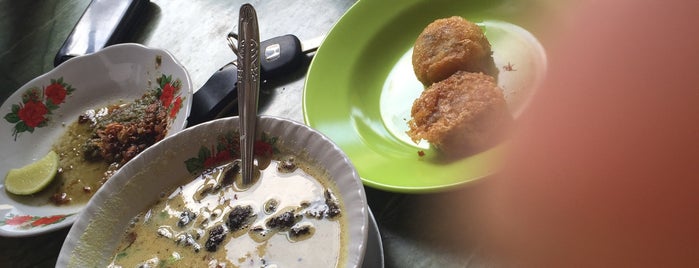 Nasi Soto Kesawan is one of Medan Culinary.