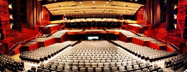 Southern Alberta Jubilee Auditorium is one of Chezさんのお気に入りスポット.
