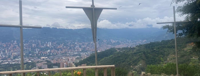 Cerro Las Tres Cruces is one of Medellin lieux touristiques.