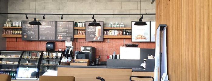 Starbucks is one of Tempat yang Disukai Muneera.