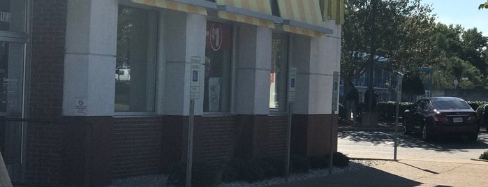 McDonald's is one of Terri : понравившиеся места.