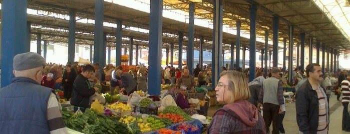 Cumartesi Pazarı is one of Orte, die Zeynep gefallen.