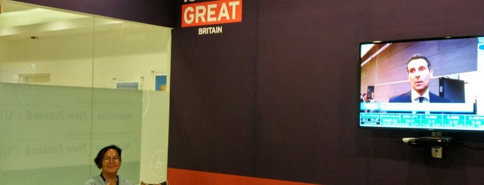 VFS Global - UK Visa is one of สถานที่ที่ Arie ถูกใจ.