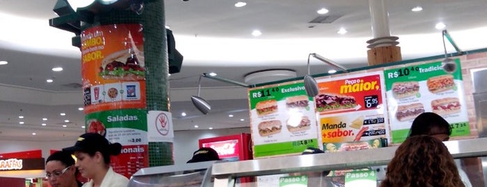 Subway is one of Lugares favoritos de Marina.