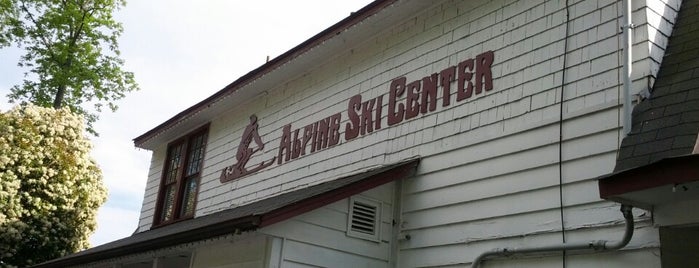 Alpine Ski Center is one of Lieux qui ont plu à Todd.