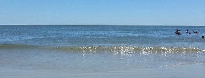 Atlantic ocean Tybee Island is one of Brandi'nin Beğendiği Mekanlar.