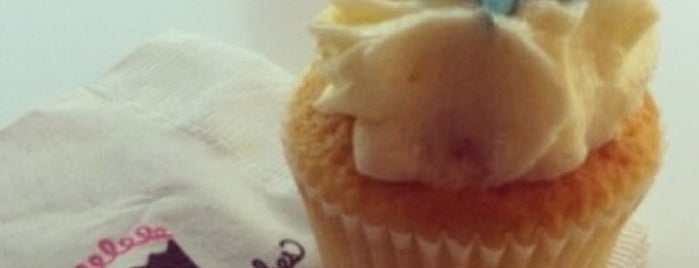 Kara's Cupcakes is one of Locais curtidos por Samaher.