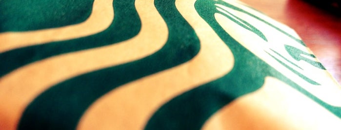 Starbucks is one of Tempat yang Disukai Rosemary.