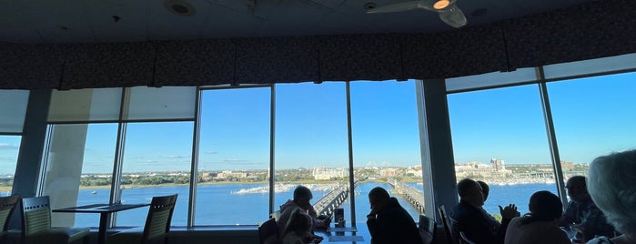 Harborview Restaurant & Lounge is one of Charleston.