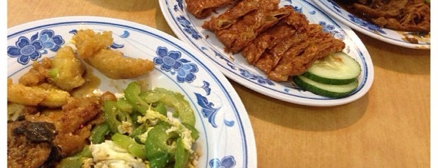 Zhun San Yen Vegetarian (众善缘) is one of Locais curtidos por Brad.