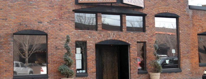 The Blacksmith Restaurant, Bar & Lounge is one of Derek 님이 저장한 장소.